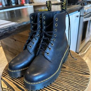 Dr. Marten shiver hi boot